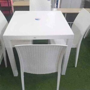 comedor plastico de cuatro sillas